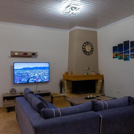 G.R Luxury Apartment Kalligoni Exterior photo